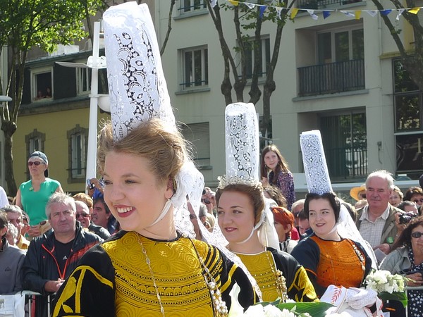coiffe et costumes traditionnels de Bretagne