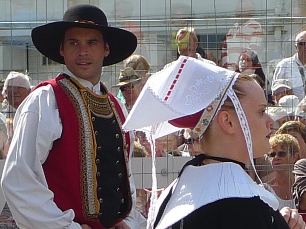 coiffe et costumes traditionnels de Bretagne